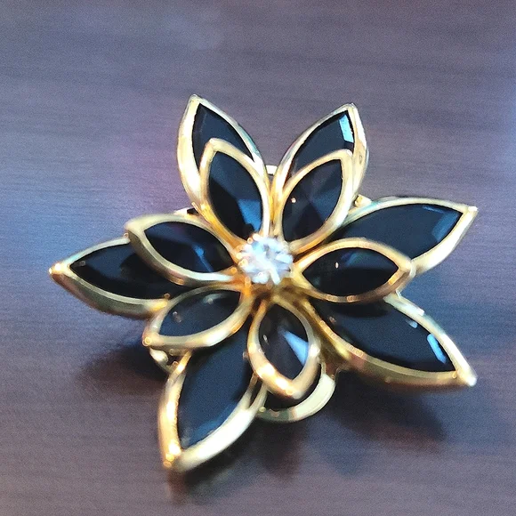 Crystal Flower Brooch (black) NWOT - Picture 2 of 5